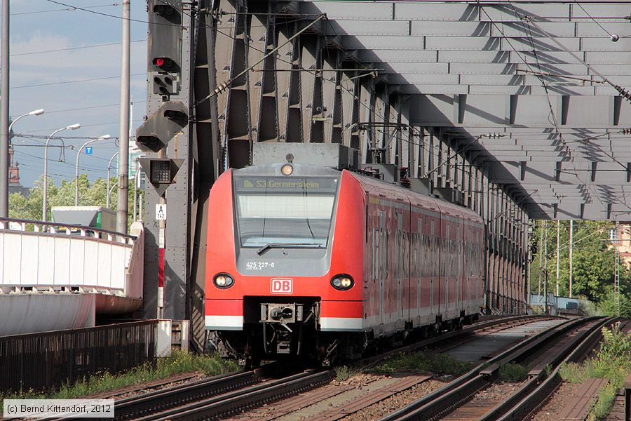 Deutsche Bahn - S-Bahn Rhein Neckar - 425227-6
/ Bild: db4252276_bk1207160047.jpg