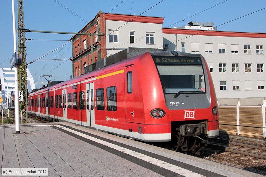 Deutsche Bahn - S-Bahn Rhein Neckar - 425227-6
/ Bild: db4252276_bk1207240027.jpg