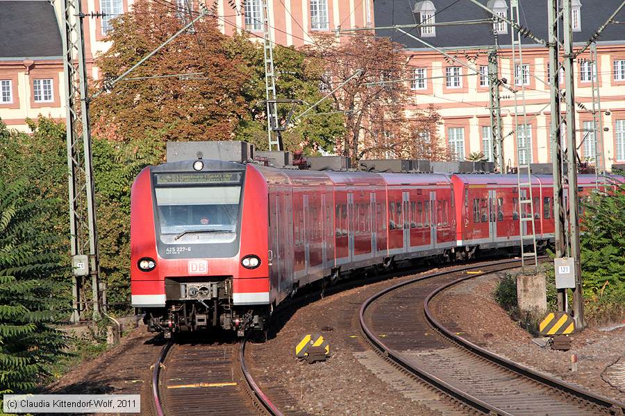 Deutsche Bahn - S-Bahn Rhein Neckar - 425227-6
/ Bild: db4252276_cw1109270106.jpg