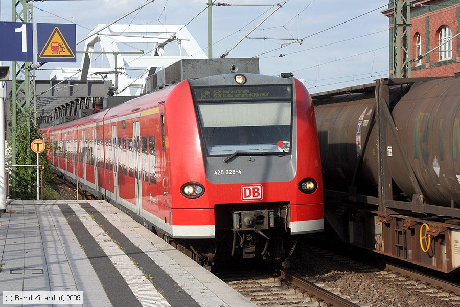 Deutsche Bahn - S-Bahn Rhein Neckar - 425228-4
/ Bild: db4252284_bk0906030100.jpg