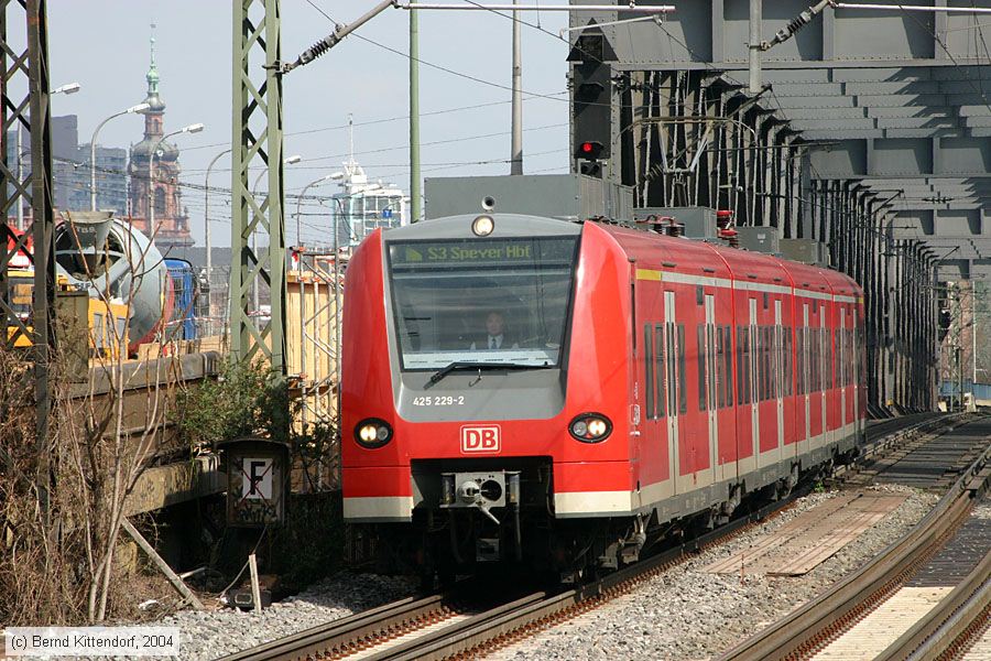 Deutsche Bahn - 425229-2
/ Bild: db4252292_e0002853.jpg