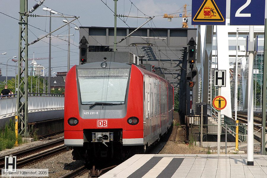 Deutsche Bahn - S-Bahn Rhein Neckar - 425231-8
/ Bild: db4252318_e0022199.jpg