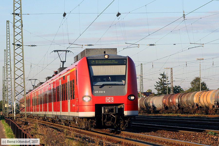 Deutsche Bahn - 425232-6
/ Bild: db4252326_bk0709200038.jpg