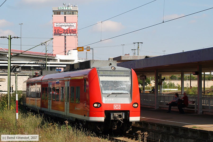Deutsche Bahn - 425232-6
/ Bild: db4252326_bk0709300009.jpg