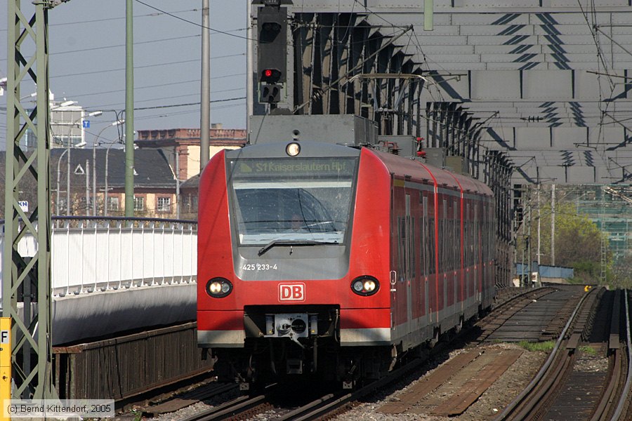 Deutsche Bahn - 425233-4
/ Bild: db4252334_e0015858.jpg