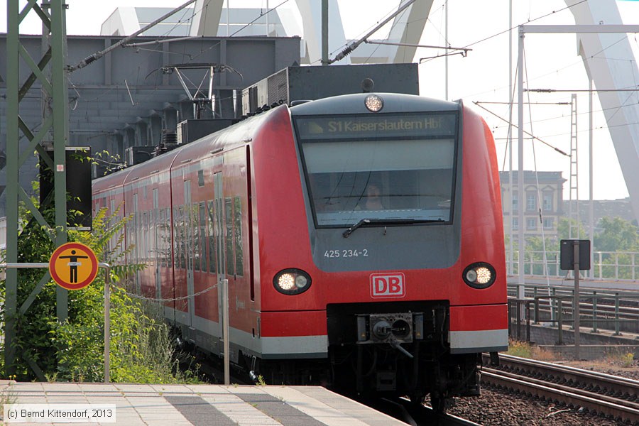 Deutsche Bahn - 425234-2
/ Bild: db4252342_bk1307170004.jpg