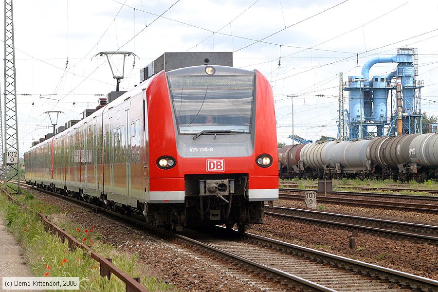 Deutsche Bahn - 425235-9
/ Bild: db4252359_bk0606020029.jpg Deutsche Bahn - 425235-9
/ Bild: db4252359_bk0606020029.jpg