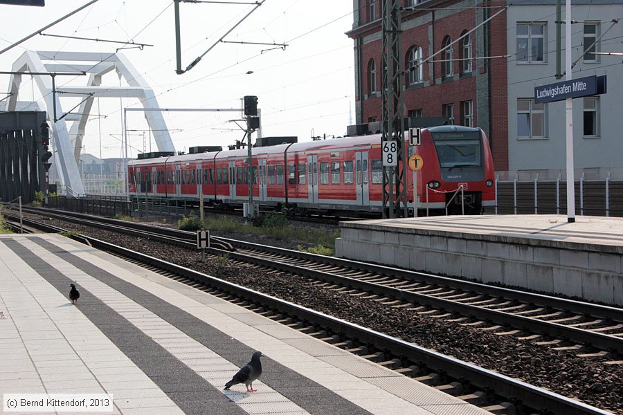 Deutsche Bahn - 425235-9
/ Bild: db4252359_bk1307170002.jpg Deutsche Bahn - 425235-9
/ Bild: db4252359_bk1307170002.jpg