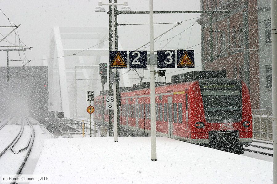Deutsche Bahn - S-Bahn Rhein Neckar - 425236-7
/ Bild: db4252367_bk0603030081.jpg