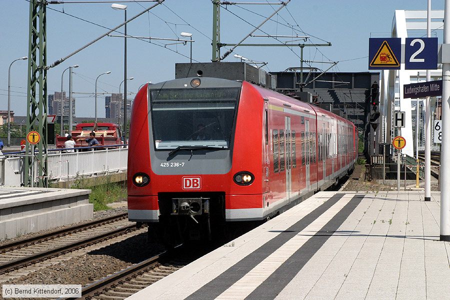 Deutsche Bahn - S-Bahn Rhein Neckar - 425236-7
/ Bild: db4252367_bk0606120066.jpg