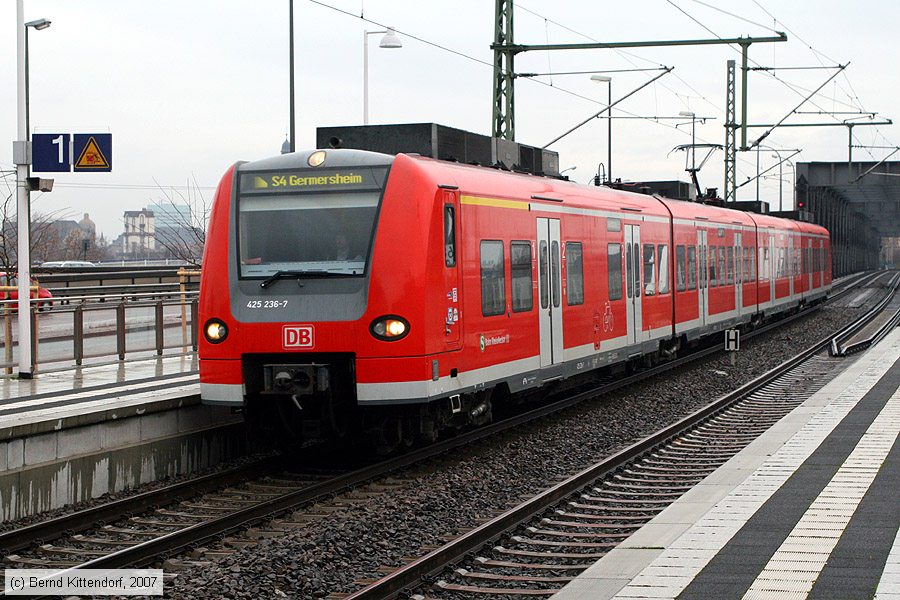 Deutsche Bahn - S-Bahn Rhein Neckar - 425236-7
/ Bild: db4252367_bk0712290001.jpg