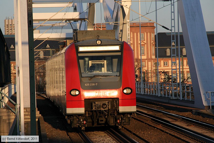 Deutsche Bahn - S-Bahn Rhein Neckar - 425236-7
/ Bild: db4252367_bk1101220014.jpg