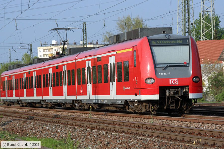 Deutsche Bahn - S-Bahn Rhein Neckar - 425237-5
/ Bild: db4252375_bk0904140058.jpg