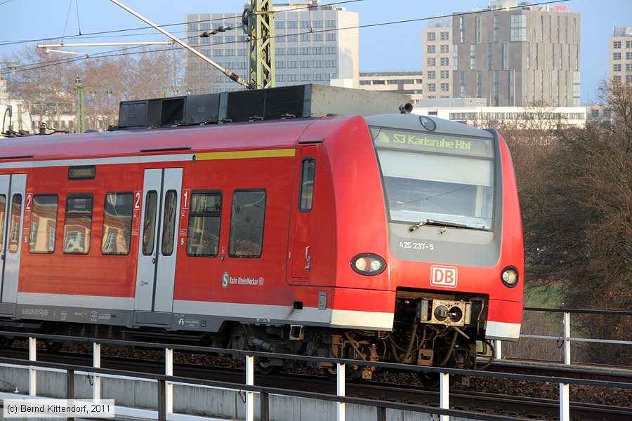 Deutsche Bahn - S-Bahn Rhein Neckar - 425237-5
/ Bild: db4252375_bk1102080078.jpg