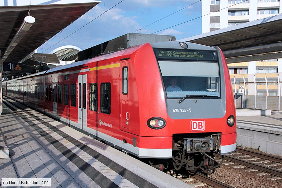 Deutsche Bahn - S-Bahn Rhein Neckar - 425237-5
/ Bild: db4252375_bk1108300013.jpg