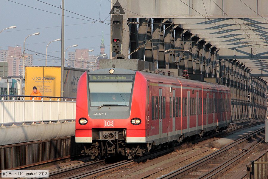 Deutsche Bahn - S-Bahn Rhein Neckar - 425237-5
/ Bild: db4252375_bk1202100031.jpg
