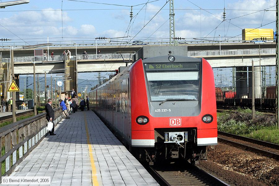 Deutsche Bahn - S-Bahn Rhein Neckar - 425237-5
/ Bild: db4252375_e0018381.jpg