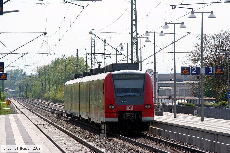 Deutsche Bahn - 425238-3
/ Bild: db4252383_bk0904250100.jpg Deutsche Bahn - 425238-3
/ Bild: db4252383_bk0904250100.jpg