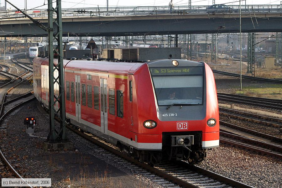 Deutsche Bahn - 425238-3
/ Bild: db4252383_e0025874.jpg