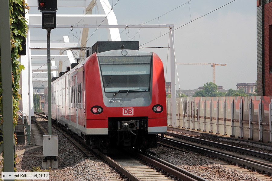 Deutsche Bahn - 425239-1
/ Bild: db4252391_bk1206140004.jpg