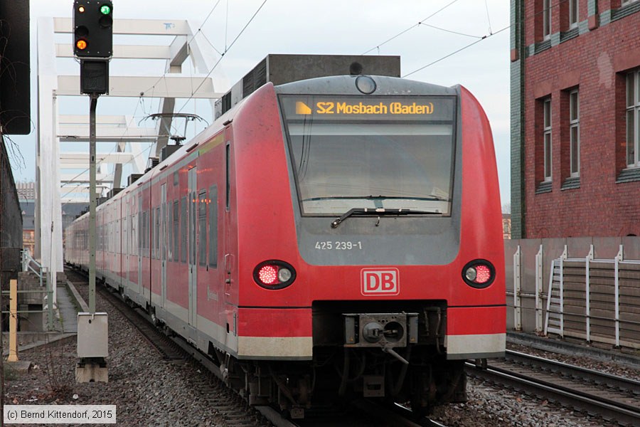 Deutsche Bahn - 425239-1
/ Bild: db4252391_bk1512220012.jpg