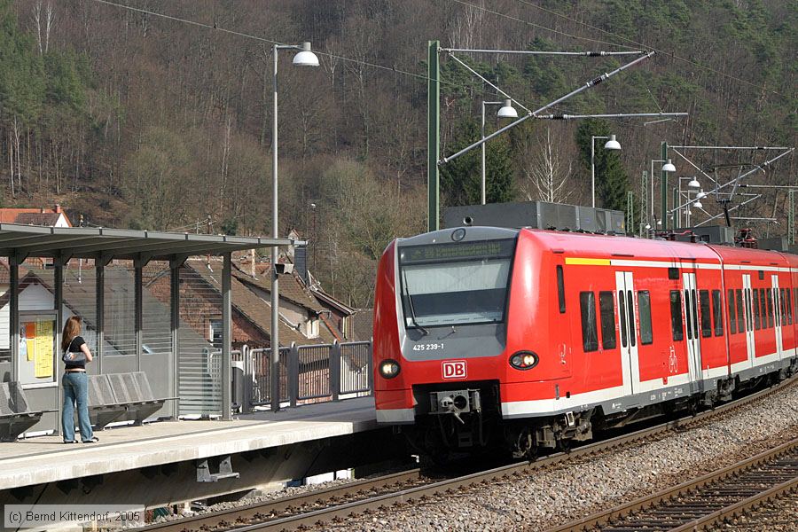 Deutsche Bahn - 425239-1
/ Bild: db4252391_e0015318.jpg Deutsche Bahn - 425239-1
/ Bild: db4252391_e0015318.jpg