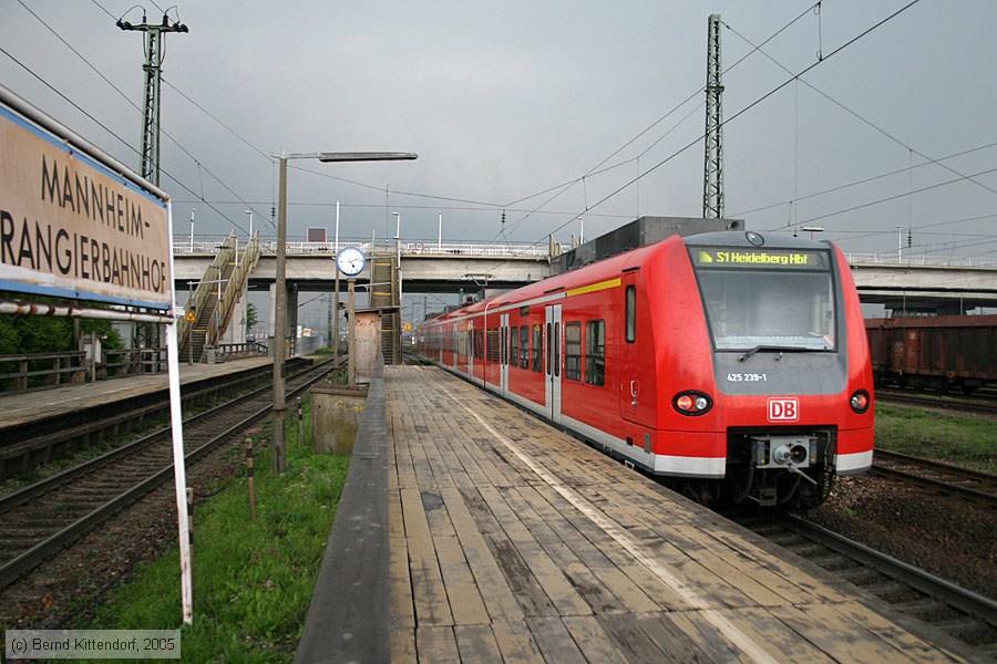 Deutsche Bahn - 425239-1
/ Bild: db4252391_e0016560.jpg