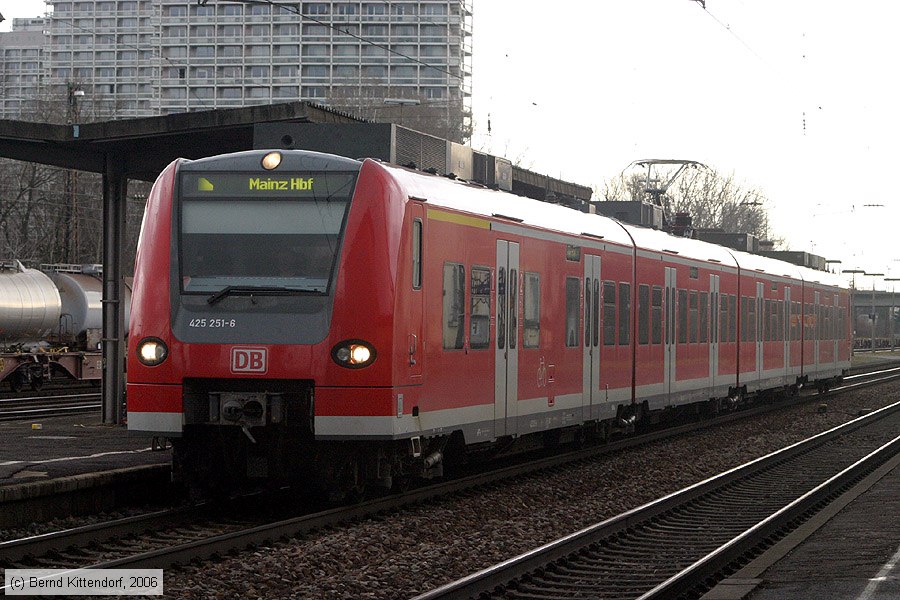 Deutsche Bahn - 425251-6
/ Bild: db4252516_bk0603270004.jpg Deutsche Bahn - 425251-6
/ Bild: db4252516_bk0603270004.jpg