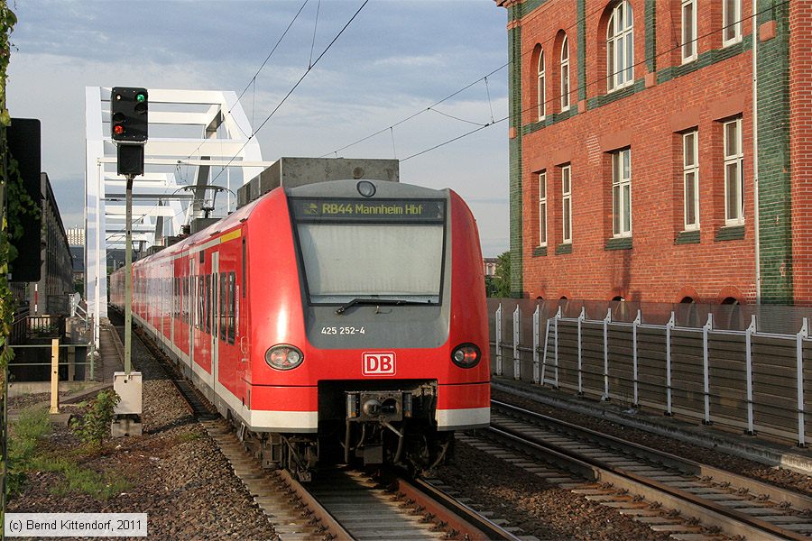 Deutsche Bahn - 425252-4
/ Bild: db4252524_bk1106210090.jpg Deutsche Bahn - 425252-4
/ Bild: db4252524_bk1106210090.jpg