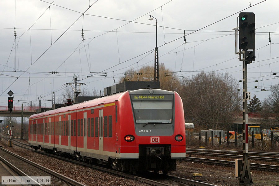 Deutsche Bahn - 425254-0
/ Bild: db4252540_bk0603280035.jpg Deutsche Bahn - 425254-0
/ Bild: db4252540_bk0603280035.jpg