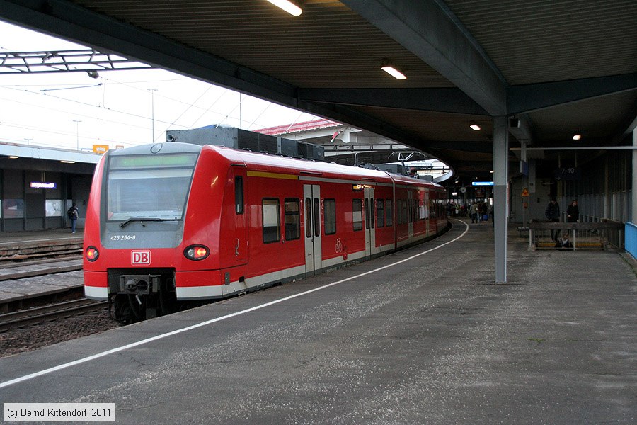 Deutsche Bahn - 425254-0
/ Bild: db4252540_bk1101140039.jpg