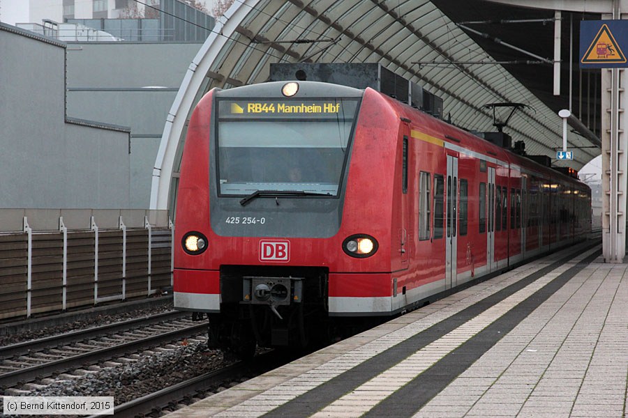 Deutsche Bahn - 425254-0
/ Bild: db4252540_bk1512100015.jpg