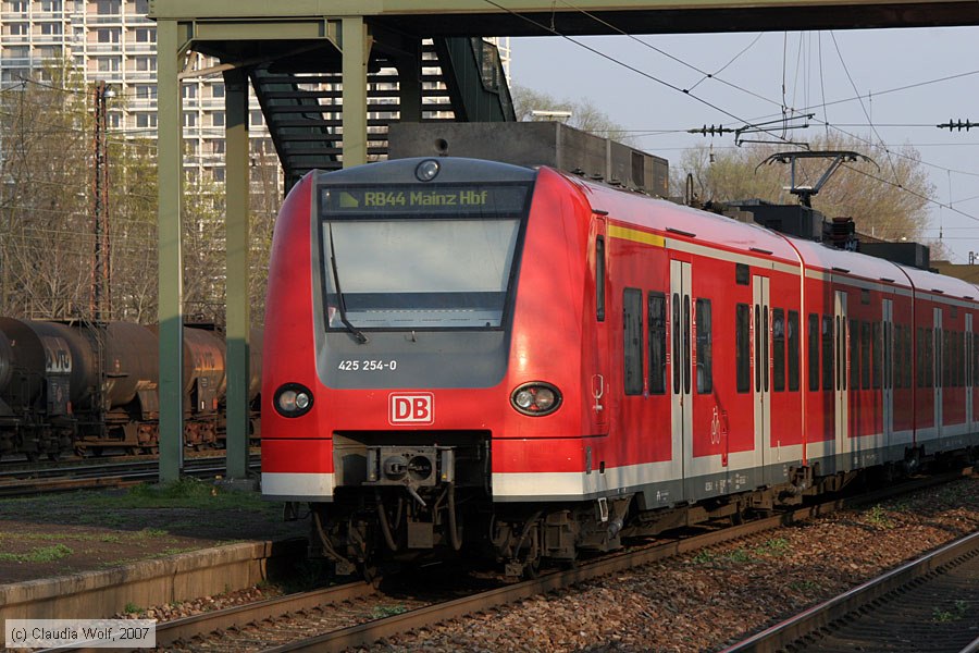 Deutsche Bahn - 425254-0
/ Bild: db4252540_cw0703270031.jpg