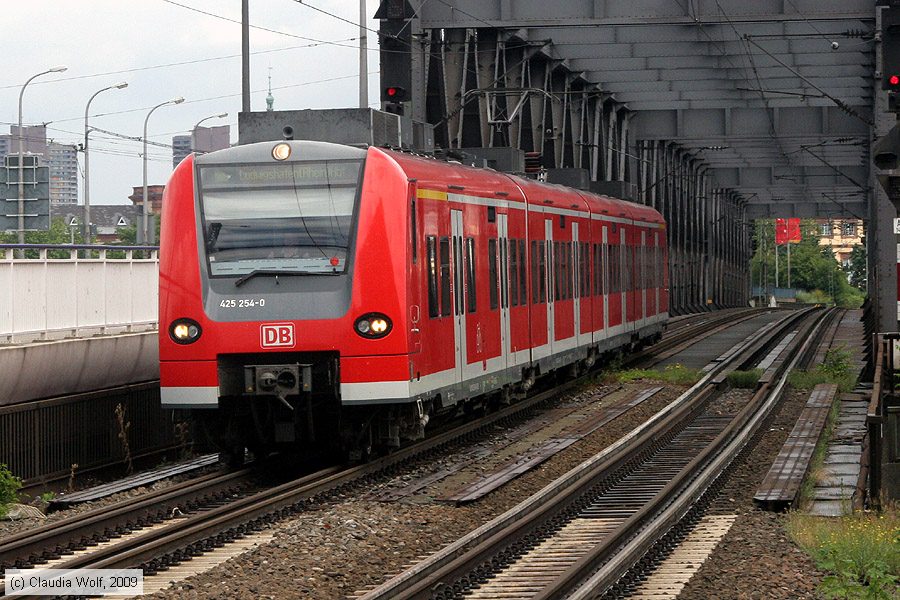 Deutsche Bahn - 425254-0
/ Bild: db4252540_cw0906220017.jpg