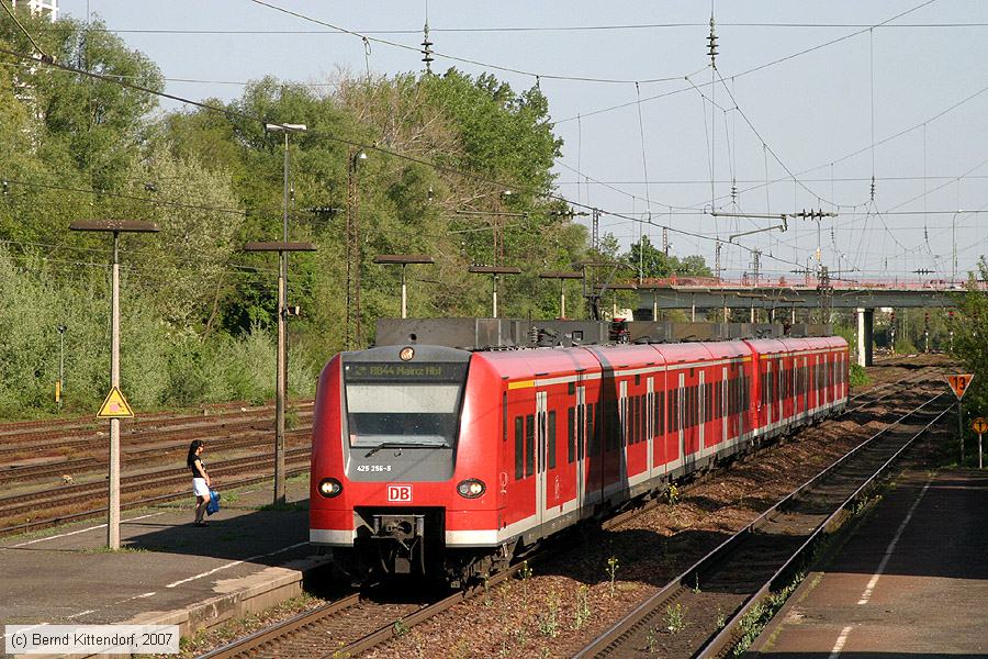 Deutsche Bahn - 425256-5
/ Bild: db4252565_bk0704200091.jpg