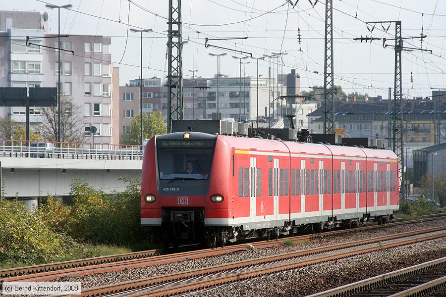 Deutsche Bahn - 425256-5
/ Bild: db4252565_bk0810170026.jpg Deutsche Bahn - 425256-5
/ Bild: db4252565_bk0810170026.jpg