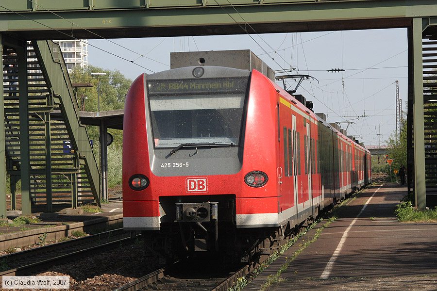 Deutsche Bahn - 425256-5
/ Bild: db4252565_cw0704200037.jpg Deutsche Bahn - 425256-5
/ Bild: db4252565_cw0704200037.jpg