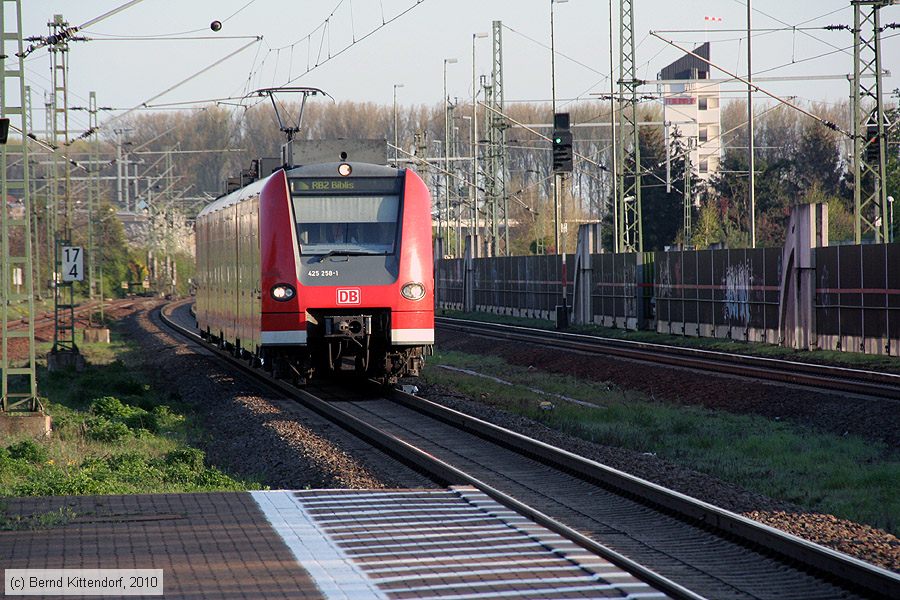 Deutsche Bahn - 425258-1
/ Bild: db4252581_bk1004170029.jpg