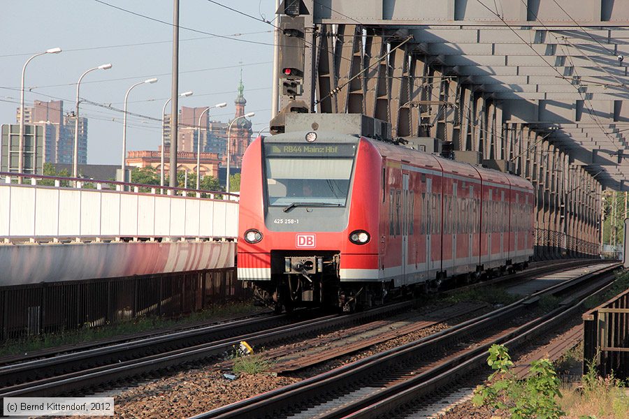 Deutsche Bahn - 425258-1
/ Bild: db4252581_bk1207240035.jpg