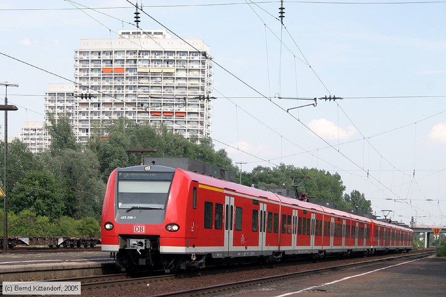 Deutsche Bahn - 425258-1
/ Bild: db4252581_e0021956.jpg