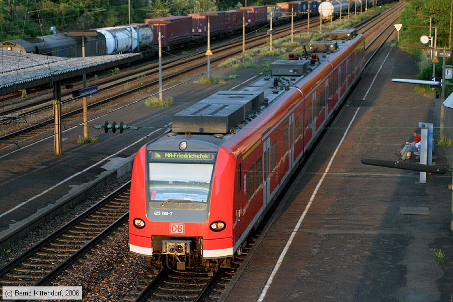 Deutsche Bahn - 425260-7
/ Bild: db4252607_bk0606220042.jpg Deutsche Bahn - 425260-7
/ Bild: db4252607_bk0606220042.jpg