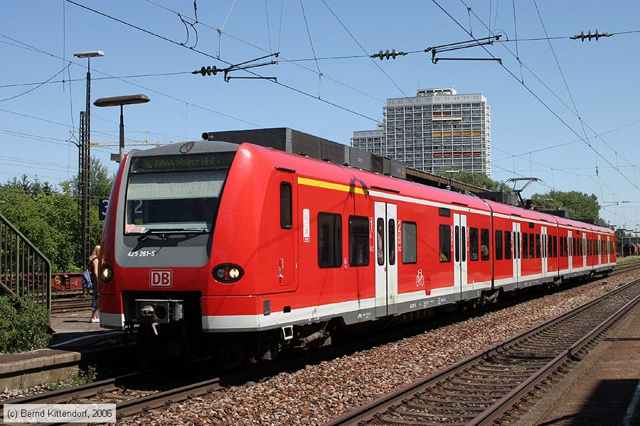 Deutsche Bahn - 425261-5
/ Bild: db4252615_bk0606120093.jpg