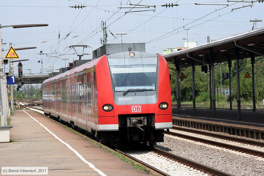Deutsche Bahn - 425261-5
/ Bild: db4252615_bk1107270087.jpg