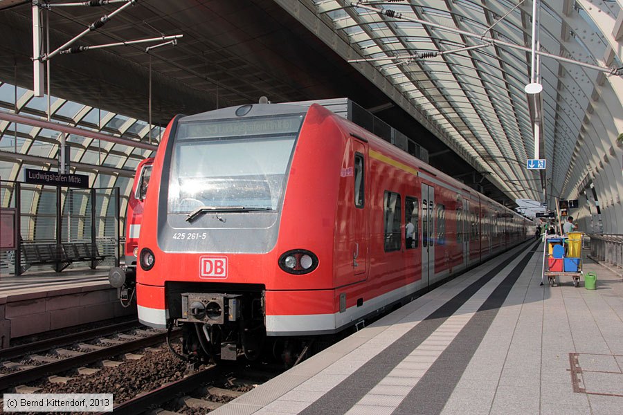 Deutsche Bahn - 425261-5
/ Bild: db4252615_bk1307170009.jpg