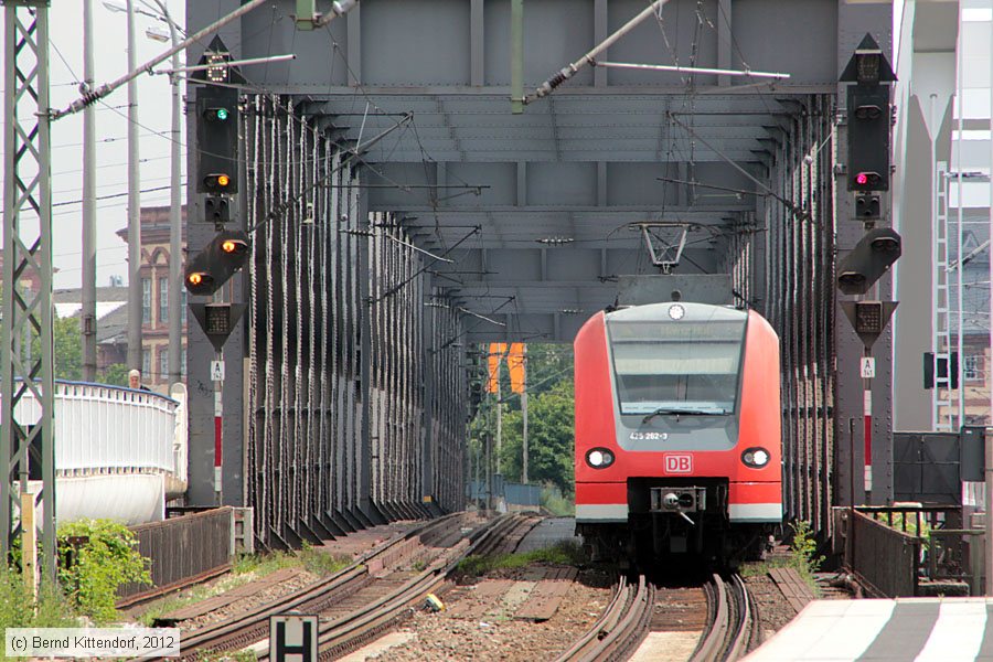 Deutsche Bahn - 425262-3
/ Bild: db4252623_bk1206140027.jpg Deutsche Bahn - 425262-3
/ Bild: db4252623_bk1206140027.jpg