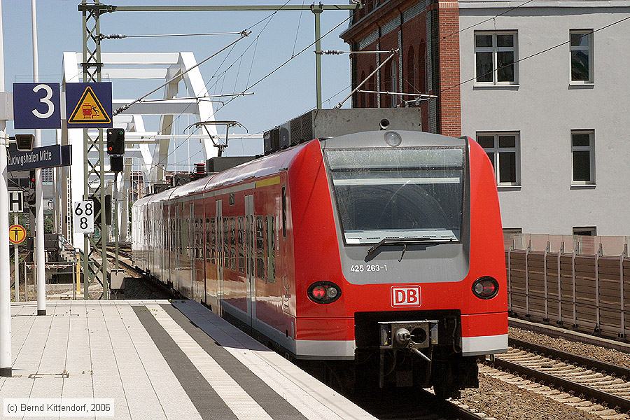 Deutsche Bahn - 425263-1
/ Bild: db4252631_bk0606120067.jpg