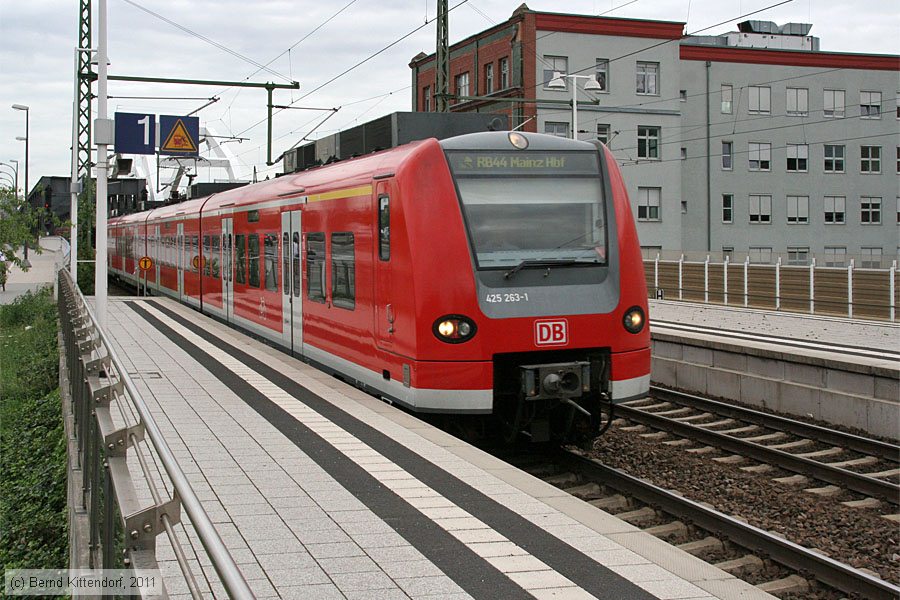 Deutsche Bahn - 425263-1
/ Bild: db4252631_bk1108050001.jpg