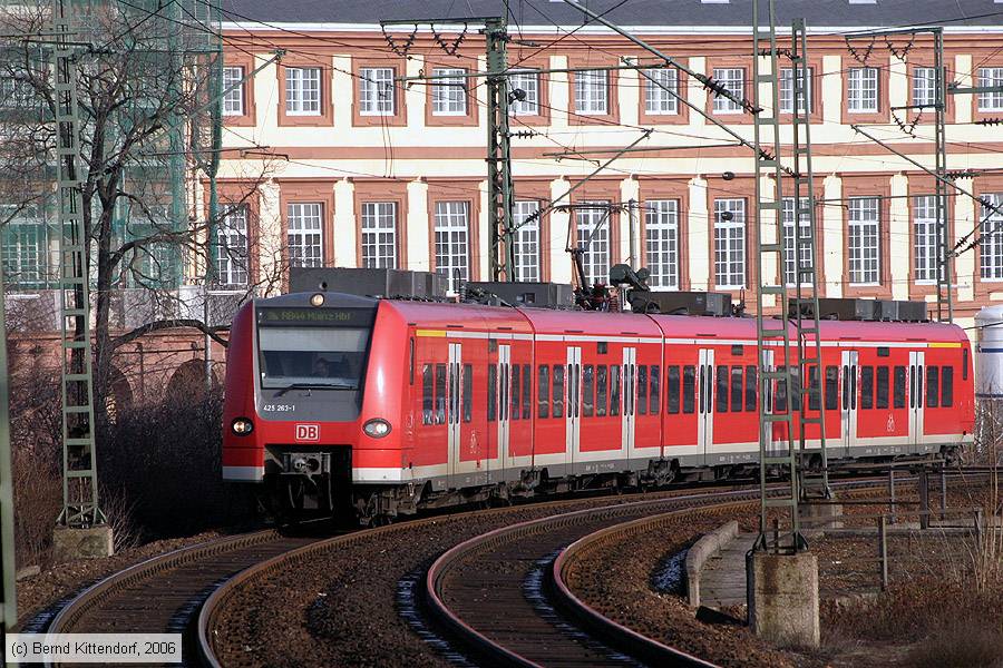 Deutsche Bahn - 425263-1
/ Bild: db4252631_e0025849.jpg