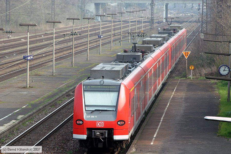 Deutsche Bahn - 425264-9
/ Bild: db4252649_bk0703160020.jpg