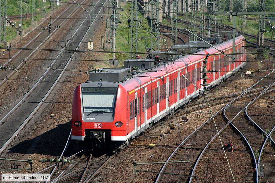 Deutsche Bahn - 425265-6
/ Bild: db4252656_bk0704300155.jpg